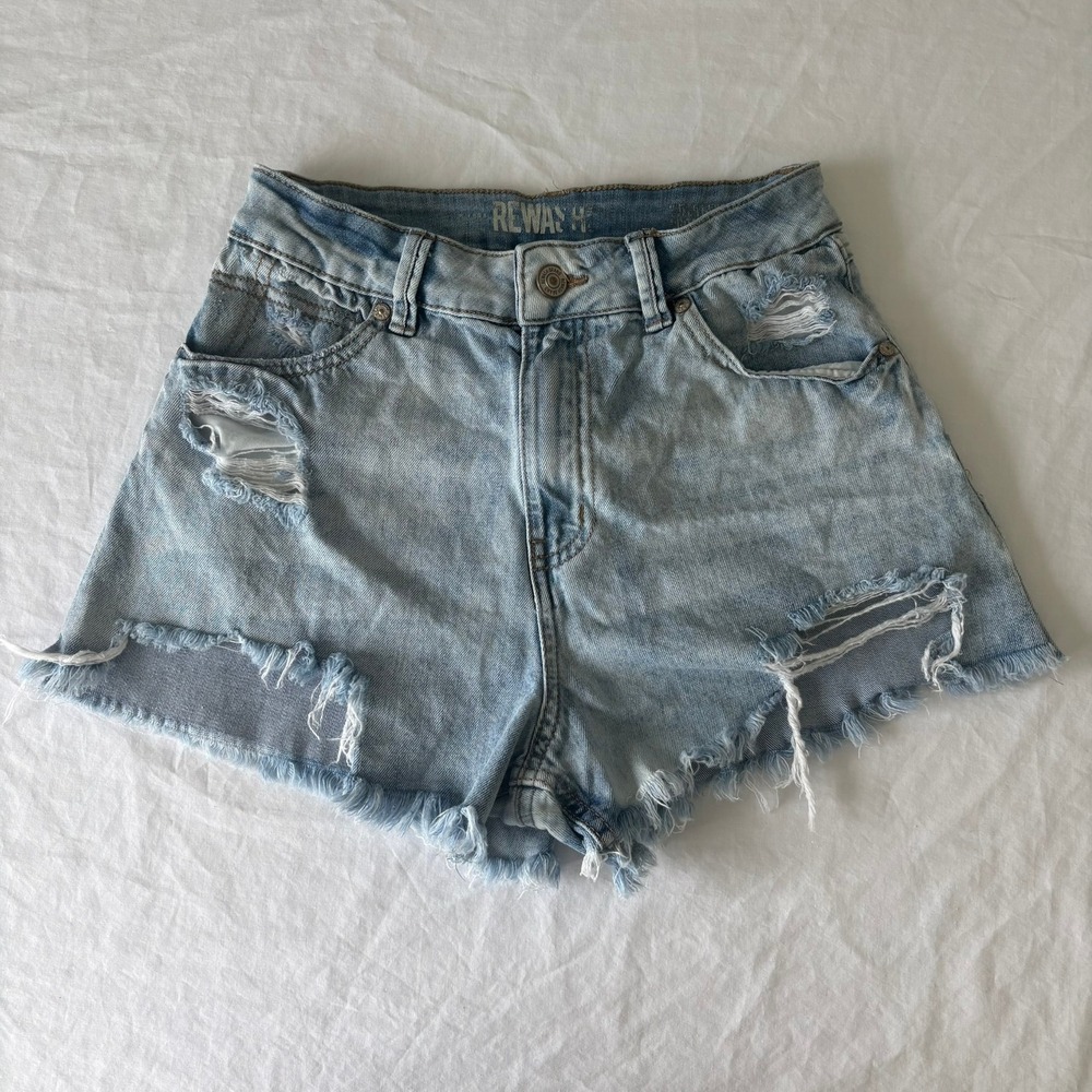 Rewash Brand High Rise Distressed Denim Shorts Light Wash Size 7 28